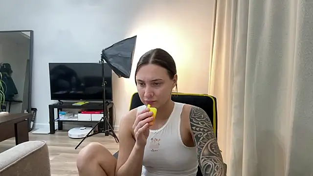 Snapshot of AnneBall chatting on 12.03.24 AnneBall online show from 12.03.24
