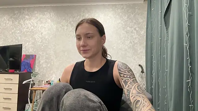 Snapshot of AnneBall chatting on 12.24.24 AnneBall online show from 12.24.24