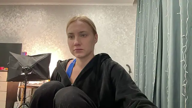 Snapshot of AnneBall chatting on 12.29.24 AnneBall online show from 12.29.24