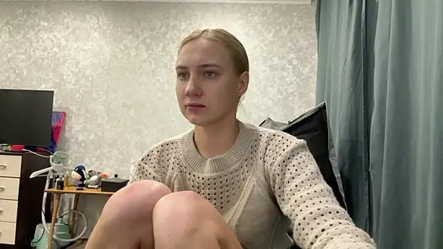 Snapshot of AnneBall chatting on 01.07.25 AnneBall online show from 01.07.25