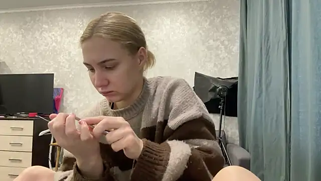 Snapshot of AnneBall chatting on 01.13.25 AnneBall online show from 01.13.25