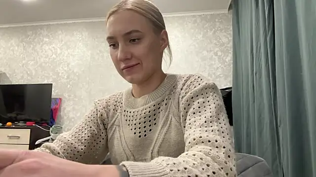 Snapshot of AnneBall chatting on 01.14.25 AnneBall online show from 01.14.25
