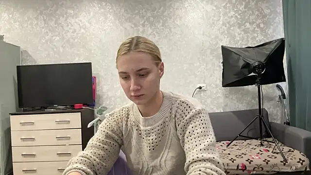 Snapshot of AnneBall chatting on 01.23.25 AnneBall online show from 01.23.25
