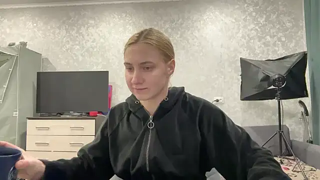 Snapshot of AnneBall chatting on 01.23.25 AnneBall online show from 01.23.25