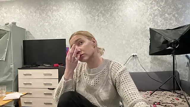 Snapshot of AnneBall chatting on 01.25.25 AnneBall online show from 01.25.25