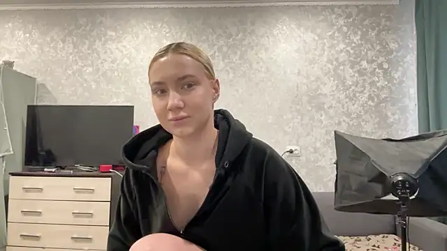 Snapshot of AnneBall chatting on 01.29.25 AnneBall online show from 01.29.25