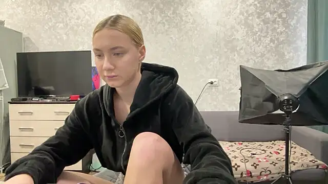 Snapshot of AnneBall chatting on 02.03.25 AnneBall online show from 02.03.25