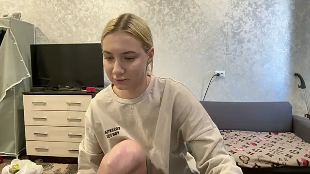 Snapshot of AnneBall chatting on 02.10.25 AnneBall online show from 02.10.25