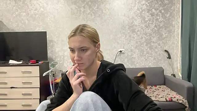 Snapshot of AnneBall chatting on 02.10.25 AnneBall online show from 02.10.25