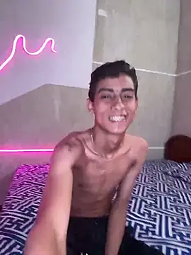 Snapshot of Mauuu18 chatting on 02.15.25 Mauuu18 online show from 02.15.25