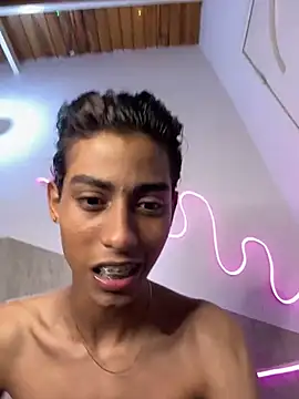 Snapshot of Mauuu18 chatting on 02.16.25 Mauuu18 online show from 02.16.25