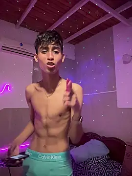 Snapshot of Mauuu18 chatting on 10.16.25 Mauuu18 online show from 10.16.25