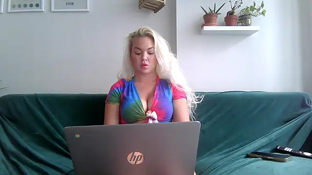 Snapshot of badblondebunny chatting on 05.30.26 badblondebunny online show from 05.30.26