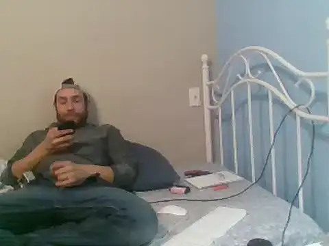 Snapshot of SmokingSloth chatting on 02.01.25 SmokingSloth online show from 02.01.25