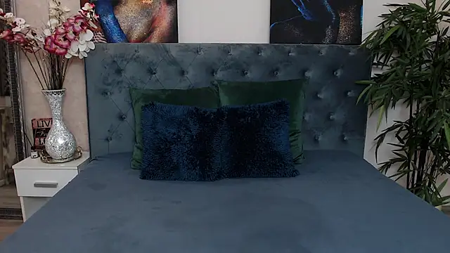 MissJuliax online show from 01.14.25