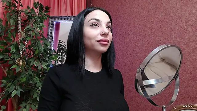 MissJuliax online show from 12.17.25