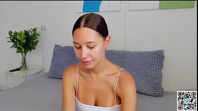 Snapshot of SelenaRousey chatting on 06.22.26 SelenaRousey online show from 06.22.26