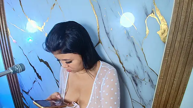 Lizz Tender online show from 10.04.25