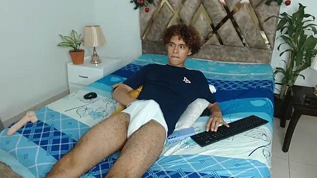 Snapshot of nickolas_moon chatting on 12.16.24 nickolas moon online show from 12.16.24