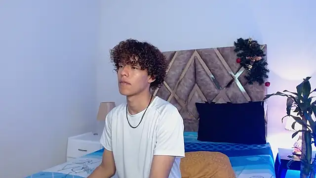 Snapshot of nickolas_moon chatting on 12.26.24 nickolas moon online show from 12.26.24