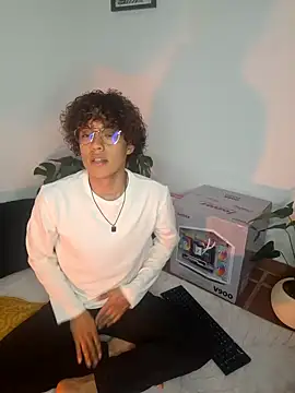 Snapshot of nickolas_moon chatting on 12.27.24 nickolas moon online show from 12.27.24