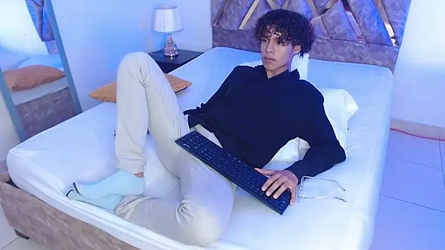 Snapshot of nickolas_moon chatting on 01.09.25 nickolas moon online show from 01.09.25