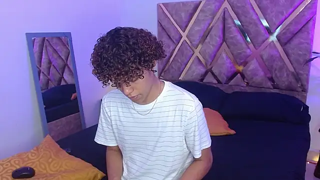 Snapshot of nickolas_moon chatting on 02.02.25 nickolas moon online show from 02.02.25