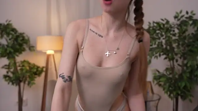 Snapshot of CherrylReid chatting on 12.19.24 CherrylReid online show from 12.19.24