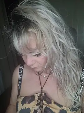 Snapshot of candy_queeen chatting on 06.09.26 candy queeen online show from 06.09.26