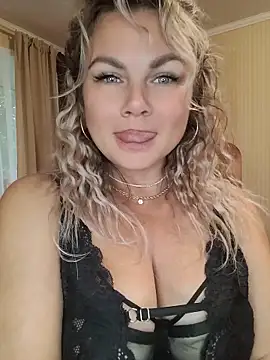 Snapshot of candy_queeen chatting on 07.02.26 candy queeen online show from 07.02.26