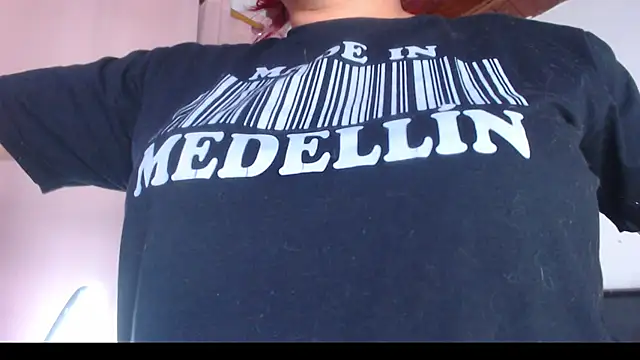 Snapshot of Amara_Red chatting on 04.01.26 Amara Red online show from 04.01.26