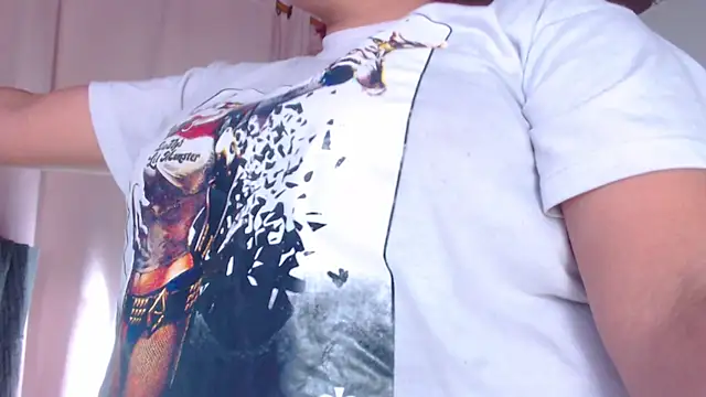 Snapshot of Amara_Red chatting on 04.07.26 Amara Red online show from 04.07.26