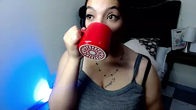 Snapshot of loren_tits24 chatting on 06.12.26 loren tits24 online show from 06.12.26