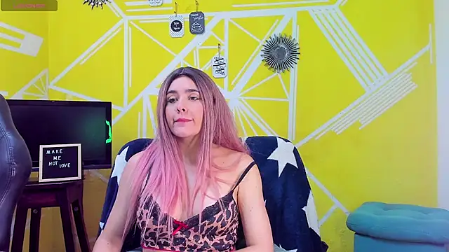 Nikolle Rouss online show from 12.14.25