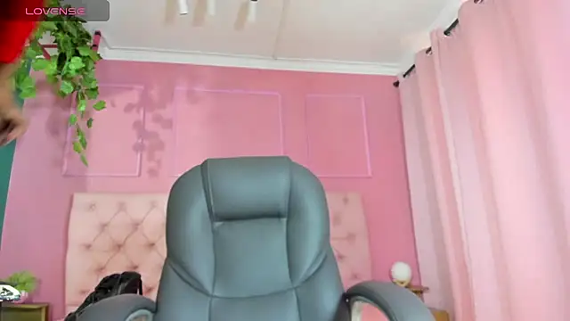 Snapshot of sexual_diamond chatting on 06.23.26 sexual diamond online show from 06.23.26