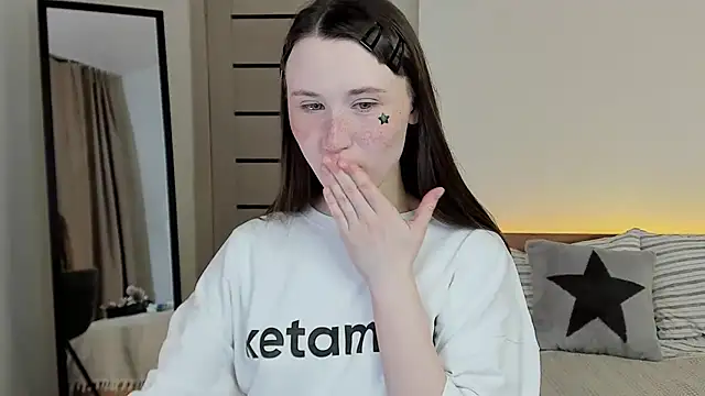 Stella Sunny online show from 04.04.26