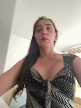 Snapshot of natalie_cowens chatting on 05.22.26 natalie cowens online show from 05.22.26