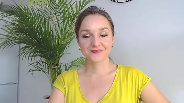 Snapshot of AliciaDesire chatting on 12.02.24 AliciaDesire online show from 12.02.24