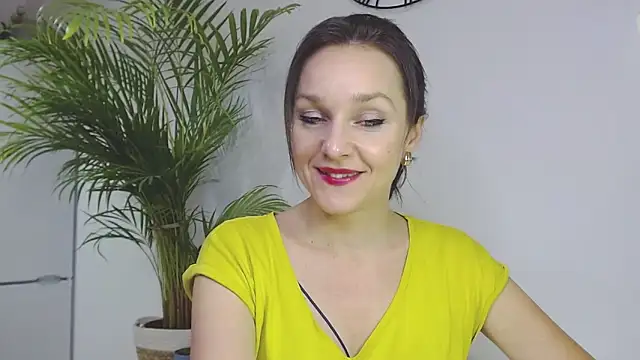 Snapshot of AliciaDesire chatting on 12.11.24 AliciaDesire online show from 12.11.24