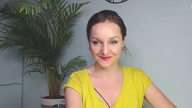 Snapshot of AliciaDesire chatting on 12.11.24 AliciaDesire online show from 12.11.24