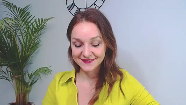 Snapshot of AliciaDesire chatting on 01.06.25 AliciaDesire online show from 01.06.25