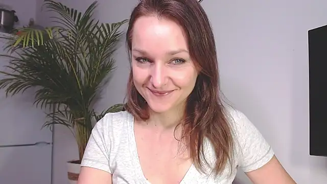 Snapshot of AliciaDesire chatting on 01.09.25 AliciaDesire online show from 01.09.25