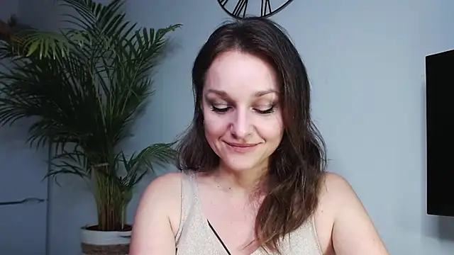 Snapshot of AliciaDesire chatting on 01.14.25 AliciaDesire online show from 01.14.25