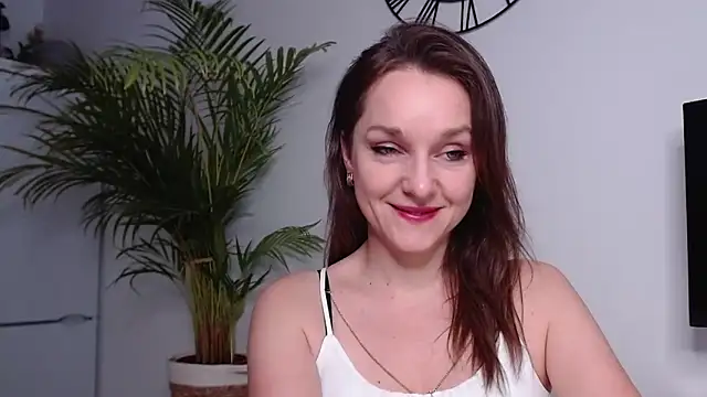 Snapshot of AliciaDesire chatting on 01.20.25 AliciaDesire online show from 01.20.25