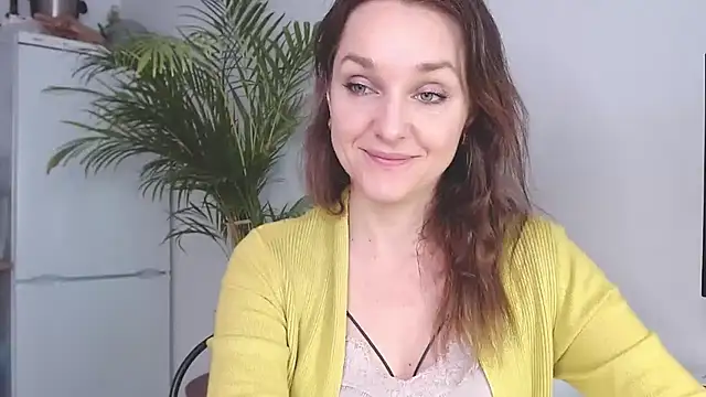 Snapshot of AliciaDesire chatting on 01.27.25 AliciaDesire online show from 01.27.25