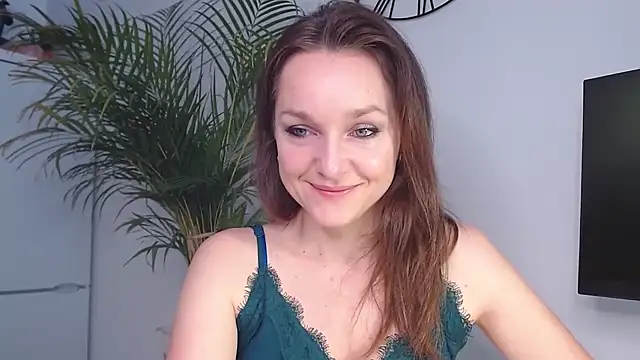 Snapshot of AliciaDesire chatting on 02.04.25 AliciaDesire online show from 02.04.25