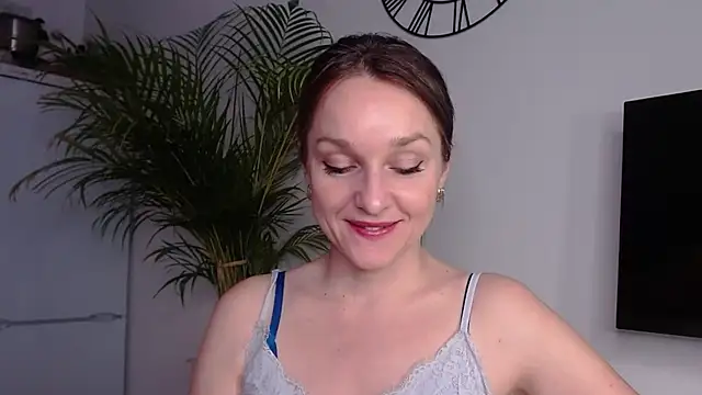 Snapshot of AliciaDesire chatting on 02.07.25 AliciaDesire online show from 02.07.25