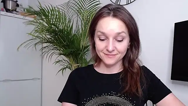 Snapshot of AliciaDesire chatting on 02.19.25 AliciaDesire online show from 02.19.25