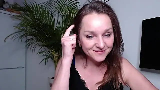 Snapshot of AliciaDesire chatting on 02.19.25 AliciaDesire online show from 02.19.25
