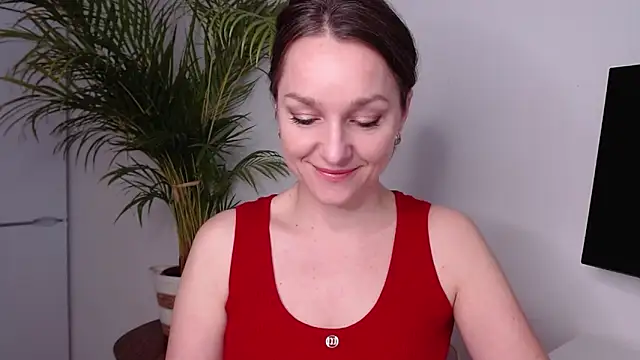 Snapshot of AliciaDesire chatting on 03.04.25 AliciaDesire online show from 03.04.25